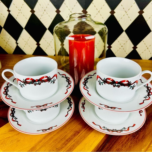 Set (8) 4 Cups + 4 Saucers Festive Christmas Red Green and White Holiday Teacups - Picture 12 of 13
